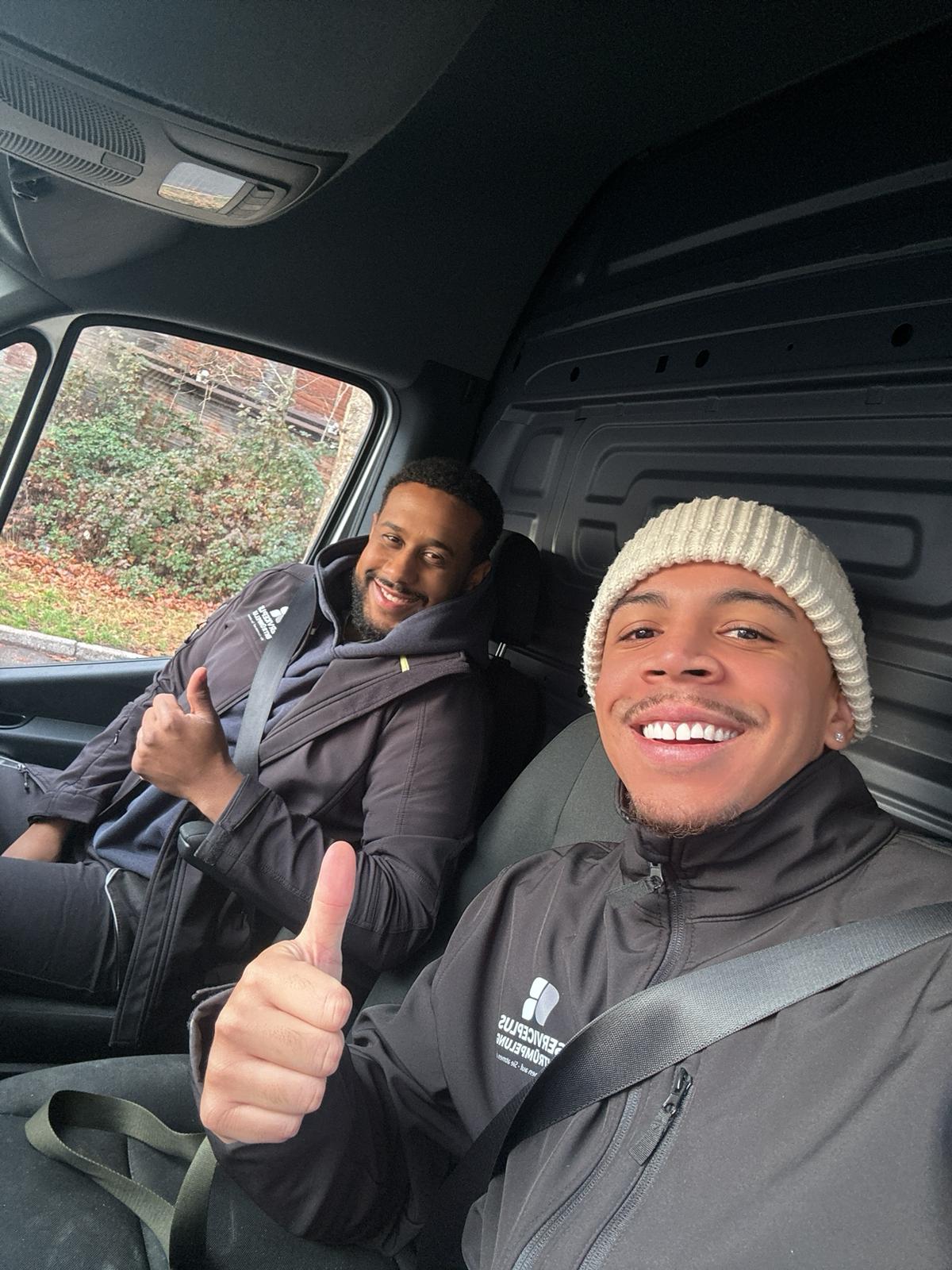 Cemil und Jermaine von Serviceplus - Ihr Team für Entrümpelungen in Stuttgart